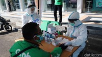 Ada sekitar 30 driver yang melakukan rapid test Corona. 