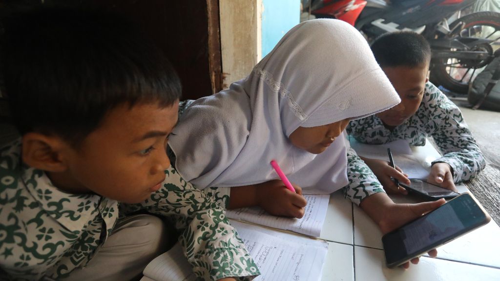 Ilustrasi Metode Belajar Mengajar Jarak Jauh via Online (CNBC Indonesia/Andrean Kristianto)