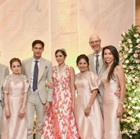 Inilah momen bahagia Jessica Iskandar dan Richard Kyle. Keduanya menggelar acara pertunangan yang mewah pada 15 Juni 2019. Seharusnya mereka menikah pada 2020 ini namun tertunda karena pandemi Corona. Foto: Dok. Instagram @inijedar.