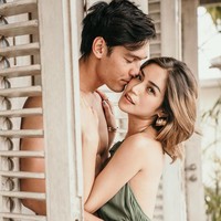 Keretakan hubungan Jessica Iskandar dan Richard Kyle masih menjadi pertanyaan. Jedar dan Richard masih belum mengungkapkan tentang apa yang sudah terjadi dalam hubungan cinta mereka yang seharusnya berakhir di pelaminan pada 2020 ini namun tertunda karena pandemi Corona. Namun pastinya mereka berpose bahagia saat ulang tahun El Barack.Foto: Dok. Instagram/inijedar.