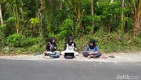 Teara kuliah di Jurusan Manajemen, Fakultas Ekonomi dan Bisnis (FEB) Universitas Muhammadiyah Magelang. Dia baru saja mengikuti ujian akhir semester (UAS).