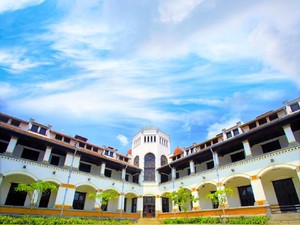 10 Aktivitas Seru yang Bisa Dilakukan di Semarang, Berburu Jajanan-Sunset