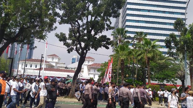 massa demo di Balkot DKI membubarkan diri