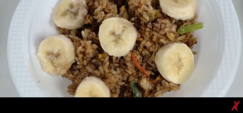 5 Nasi Goreng Aneh, Pakai Topping Buah Hingga Makanan Anjing