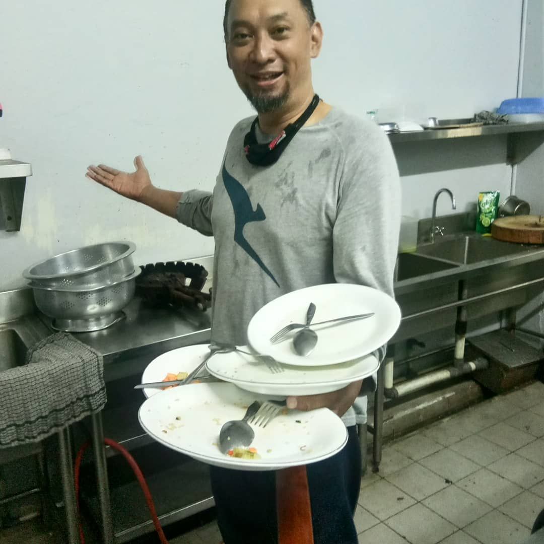 Jualan Nasi Goreng Kambing Chef Haryo Pamer Piring  