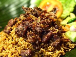 Jualan Nasi Goreng Kambing, Chef Haryo Pamer Piring Pelanggan yang Kosong