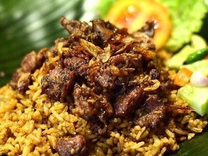 Jualan Nasi Goreng Kambing, Chef Haryo Pamer Piring Pelanggan yang Kosong