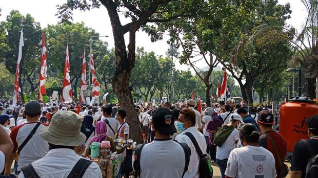 Para pekerja tempat hiburan malam unjuk rasa di depan Balai Kota DKI Jakarta, Selasa (21/7/2020).
