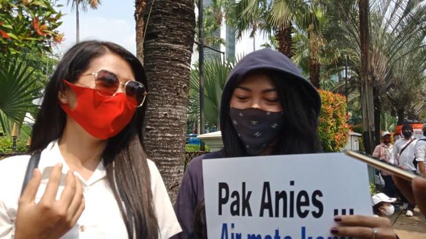 Pekerja malam mengeluhkan kesulitannya karena tak bisa bekerja selama pengetatan di DKI Jakarta. (Foto: Eva/detikcom)
