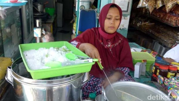 Pengusaha klepon gempol Pasuruan
