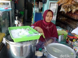 Kegeraman Hingga Harapan Pedagang Atas Hebohnya Klepon Tidak Islami