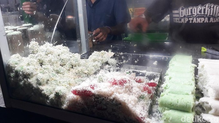 Penjual klepon di Malioboro Yogya