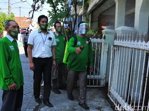 Kawasan Pabean Cantikan Disemprot Disinfektan
