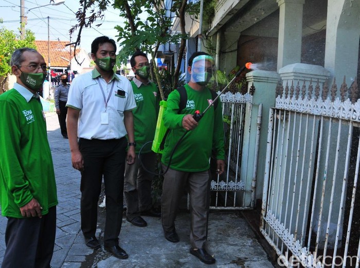 penyemprotan disinfektan