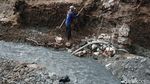 Potret Perbaikan Turap di Utan Kayu Selatan