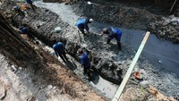 Diharapkan dengan perbaikan turap tersebut drainase di kawasan menjadi lancar.