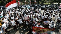 Mereka melakukan aksi unjuk rasa di depan Gedung Balai Kota, Jakarta, Selasa (21/07/2020).