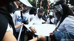 Ratusan Pekerja Hiburan Malam Geruduk Kantor Anies Baswedan