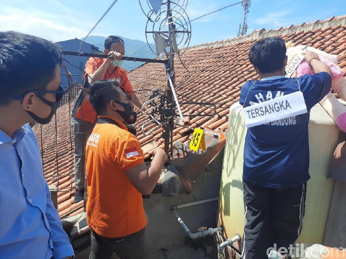 Rekonstruksi pembunuhan aulia oleh ayah tiri dalam toren