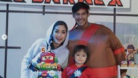 Jessica pun sempat mengatakan jika kehadiran Richard Kyle pada ulang tahun El Barack ke-5 di tahun lalu membuat putranya itu senang. Dok. Instagram/inijedar