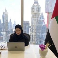 Pemilik nama lengkap Sarah binti Yousif Al Amiri ini memimpin 450 saintis UAE yang sedang berusaha mengembangkan bidang sains dan teknologi selain minyak. Kemarin, UAE meluncurkan roket pendorong dari Tanegashima, Jepang yang sempat disiarkan secara langsung. Roket tersebut dijadwalkan akan tiba tujuh bulan kemudian. Foto: Instagram dan Twitter Sarah Al Amiri