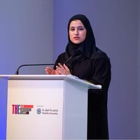 Sosok Sarah menjadi perbincangan karena usianya yang masih tergolong muda sebagai pemimpin dan kehadirannya dalam proyek sains. Dilansir Nature, dalam sebuah misi luar angkasa biasanya wanita hanya mengisi 34% dari tim. Sedangkan di EAE sendiri jumlahnya lebih sedikit yakni 28%. Foto: Instagram dan Twitter Sarah Al Amiri