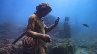 Terakhir adalah kota Baia. Baia seperti Las Vegas pada zaman Kekaisaran Romawi Kuno dan dijuluki sebagai surga dunia. Sekitar 2.000 tahun yang lalu, di sana kaum kaya dan berkuasa datang untuk memuaskan nafsu duniawi mereka. Orang kaya Romawi menghabiskan akhir mereka di kota tersebut dengan tujuan untuk berpesta pora. (Dok. Atlas Obscura)