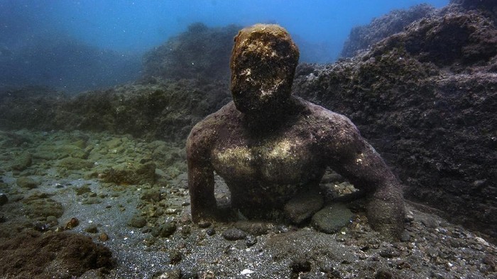Surga Dunia yang Tenggelam di Bawah Laut Italia Kota Baia dikenal sebagai surga dunia. Dulu, orang-orang super kaya di masa Romawi kuno berpesta pora di kota yang kini berada di bawah laut Naples tersebut.
