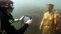 Kota Baia dikenal sebagai surga dunia. Dulu, orang-orang super kaya di masa Romawi kuno berpesta pora di kota yang kini berada di bawah laut Naples tersebut.
