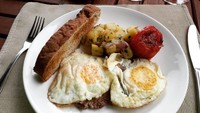 Nah, The River Cafe juga jadi tempat sarapan paling hits di Nairobi. Pilihannya banyak dan menu sarapan khas Western yang beragam. Foto: The River Cafe