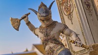 Namun sejatinya ini hanyalah campuran dari seni pop modern, Buddha, dan seni tradisional Thailand yang sangat melekat pada kuil. Jika kita perhatikan dari luar, memang kuil ini sangat terlihat estetik dengan warna yang menghiasinya. Terkesan kekinian sekali!  (iStock)