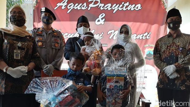 Agus dan Kecup yang tinggal di bekas gudang es angker di Solo resmi menikah, Rabu (22/7/2020).