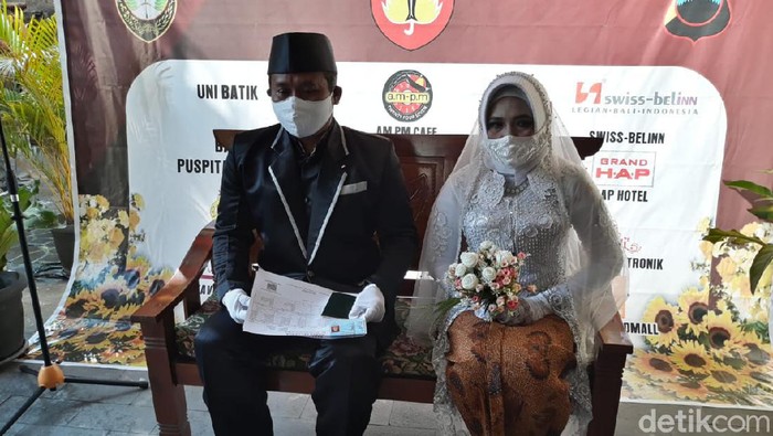 Agus dan Kecup yang tinggal di bekas gudang es angker di Solo akhirnya menikah secara sah, Rabu (22/7/2020).