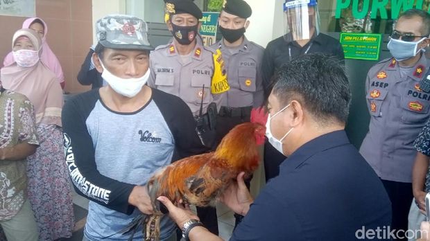 Aksi demo warga terdampak pembangunan Bendung Bener di PN Purworejo