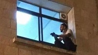 Seorang pejabat rumah sakit mengatakan Jihad menghabiskan sebagian besar harinya di sana, mengamati kondisi ibunya dari luar jendela, sebelum turun ketika dia yakin bahwa ibunya tertidur lelap. Hingga akhirnya, kamis, (16/7/2020), sang ibu, Rasma Salama meninggal dunia.  