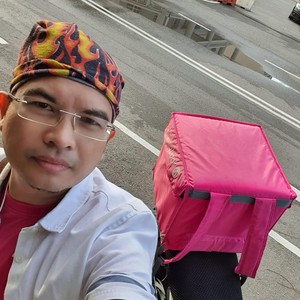 Viral Kisah Pria Dulu Pilot Bergaji Rp 60 Juta Kini Jadi Pengantar Makanan Viral Kisah Pria Dulu Pilot Bergaji Rp 60 Juta Kini Jadi Pengantar Makanan
