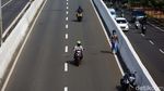 Bahaya Banget! Pemotor Ini Terobos JLNT Kampung Melayu-Tanah Abang