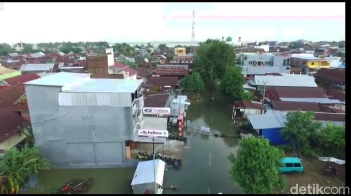 Banjir yang meluas di Wajo merendam permukiman warga hingga jalur nasional (Zulkipli Natsir-detikcom).