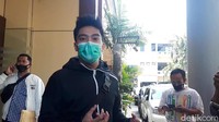 Boy William terpapar COVID-19 untuk kedua kalinya. Ia dituding netizen cuma sakit pura-pura. Foto: Hilda Meilisa Rinanda
