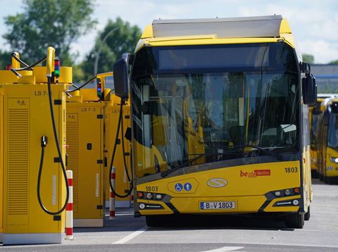 BERLIN, GERMANY - JULY 21: Electric buses stand charging at a yard of the BVG Berlin public transport authority on July 21, 2020 in Berlin, Germany. The city of Berlin is expanding its fleet of electric buses with the goal of having 250 running by the end of 2021 and to have its entire fleet be solely electric within ten years. Cities across Europe are pursuing measures to decrease their carbon footprint and rein in global warming.  (Photo by Sean Gallup/Getty Images)