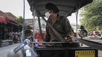 Seperti kata penyair legendaris Indonesia Joko Pinurbo, Yogyakarta itu terbuat dari Rindu, Pulang dan Angkringan.