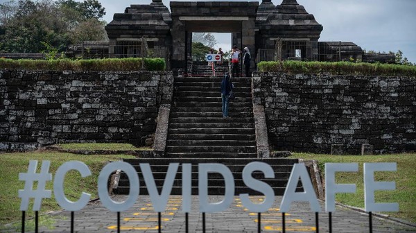 Pandemi COVID-19 sangat berdampak pada sektor pariwisata di Indonesia, tak terkecuali Yogyakarta. Kunjungan wisatawan domestik maupun mancanegara ke kota gudeg tersebut menurun drastis bahkan sampai menyentuh angka nol. Pandemi COVID-19 sangat berdampak pada sektor pariwisata di Indonesia, tak terkecuali Yogyakarta. Kunjungan wisatawan domestik maupun mancanegara ke kota gudeg tersebut menurun drastis bahkan sampai menyentuh angka nol.