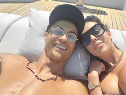 Cristiano Ronaldo dan Goergina Rodriguez yang selalu saling mabuk cinta (Instagram/georginagio)