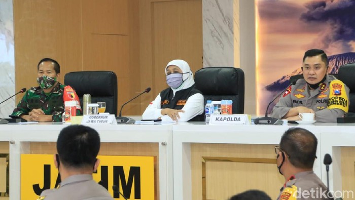 Gubernur Jatim Khofifah Indar di Mapolda Jatim