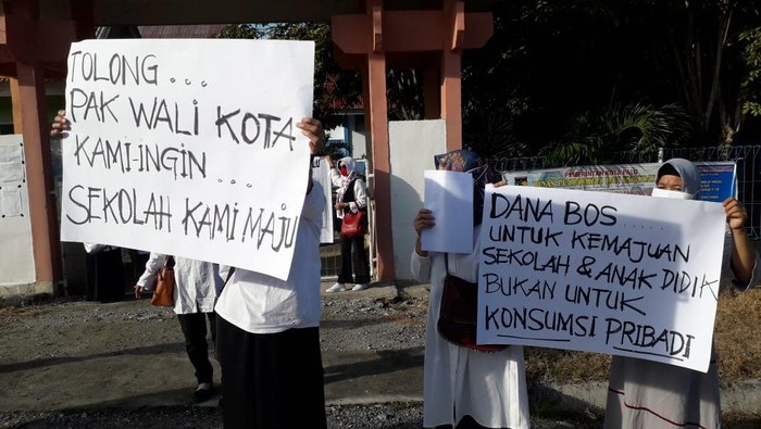 Guru SMP 19 Palu demo