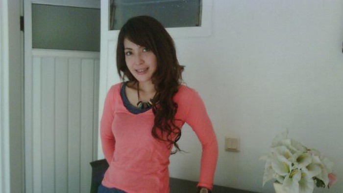 Indira mantan model yang jual rumah di Malang bonus istri  2015 lalu
