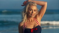 Bahkan Kathy Jacobs kembali terpilih menjadi model majalah Sport Illustrated. Dok. Instagram/ageisbeauty