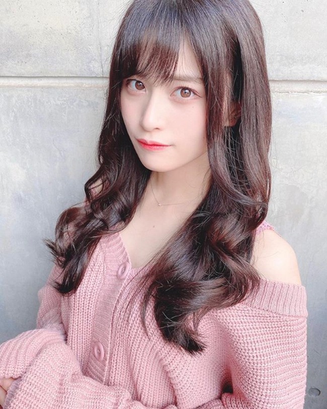 Kayoko Takita punya hobi lain di bidang seni selain menyanyi. Ia suka menari dan menggambar ilustrasi. Sementara bakat khususnya adalah pintar matematika. Foto: Instagram/@kayoko_takita