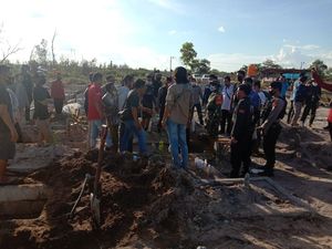 Waduh! Ada Relawan Pemakaman Jenazah COVID-19 Dipukul Pakai Nisan