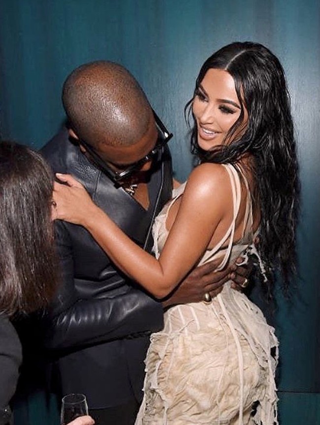 Kim Kardashian mengatakan pernah bercinta di tempat paling liar, yakni, Di bioskop umum, yeah. Foto: Dok. Instagram/kimkardashian